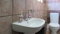 Main Bathroom - 3 square meters of property in Sharonlea