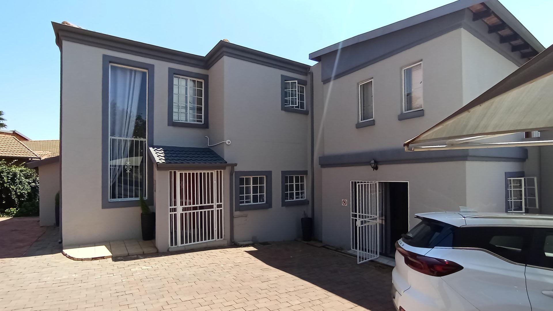 Front View of property in Highveld