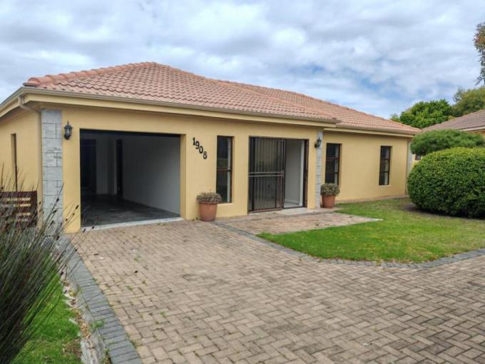 3 Bedroom Simplex for Sale For Sale in Hermanus - MR660505