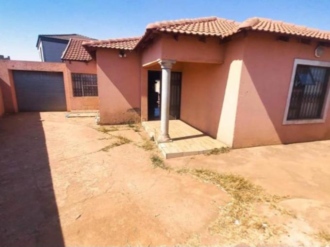 4 Bedroom House for Sale For Sale in Mngadi - MR660528