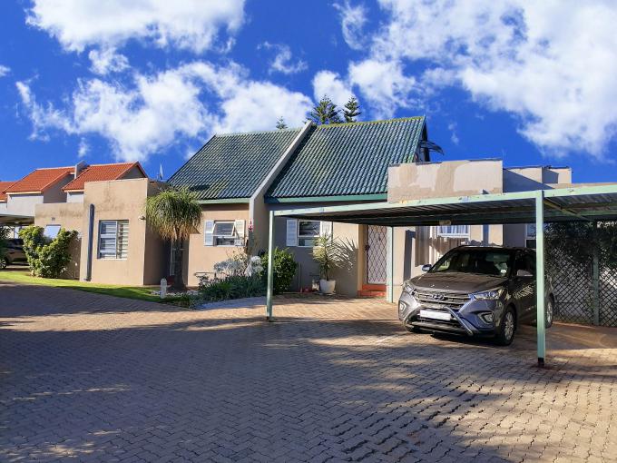 3 Bedroom Sectional Title for Sale For Sale in Weltevreden Park - MR660581