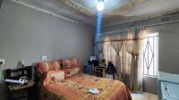 Bed Room 1 - 15 square meters of property in Siluma view