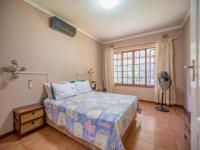 Main Bedroom of property in Kloof 