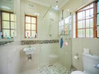 Main Bathroom of property in Kloof 