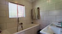 Main Bathroom - 11 square meters of property in Ferryvale