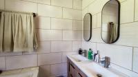 Main Bathroom - 11 square meters of property in Ferryvale