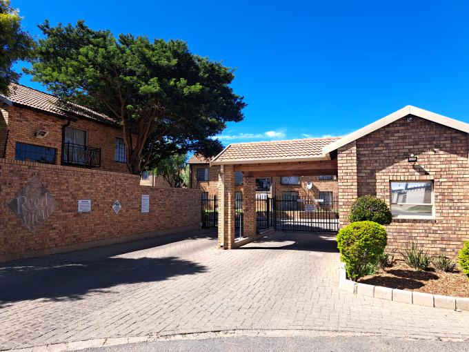 2 Bedroom Apartment for Sale For Sale in Weltevreden Park - MR660686