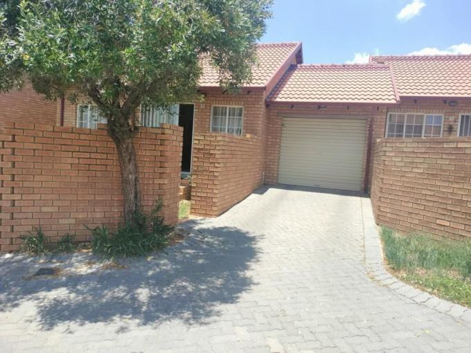 2 Bedroom Sectional Title for Sale For Sale in The Reeds - MR660782