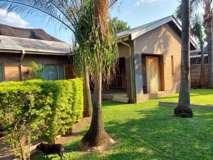 6 Bedroom House for Sale For Sale in Rustenburg - MR660815