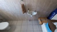 Staff Bathroom - 5 square meters of property in Zeekoei Vlei