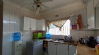 Kitchen - 27 square meters of property in Sydenham - JHB