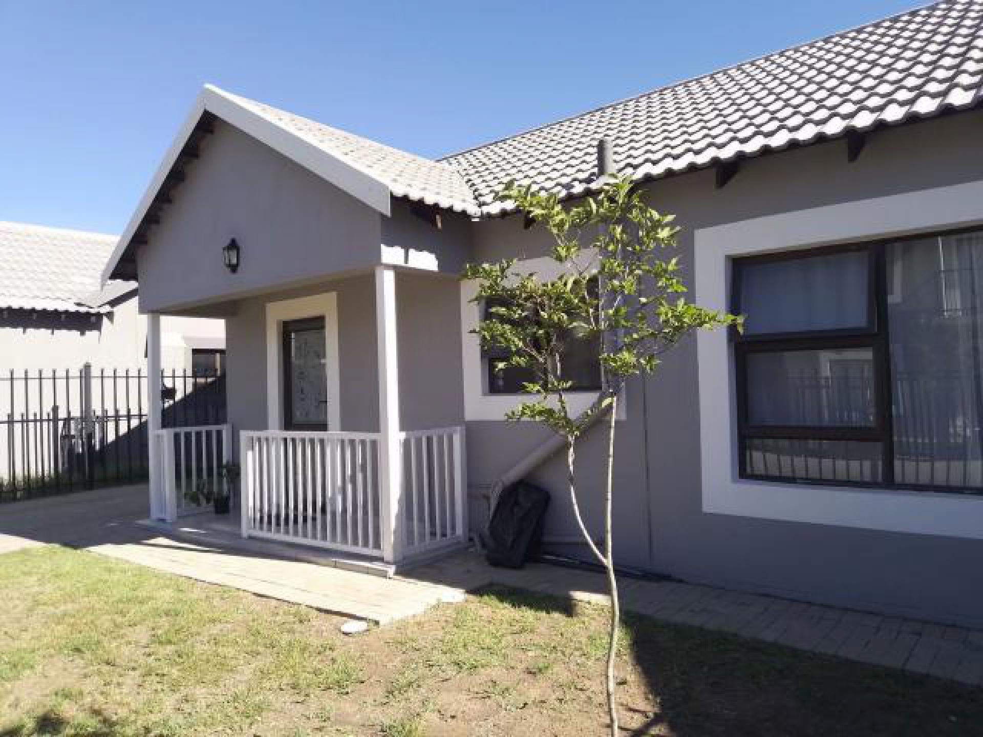 Front View of property in Heidedal