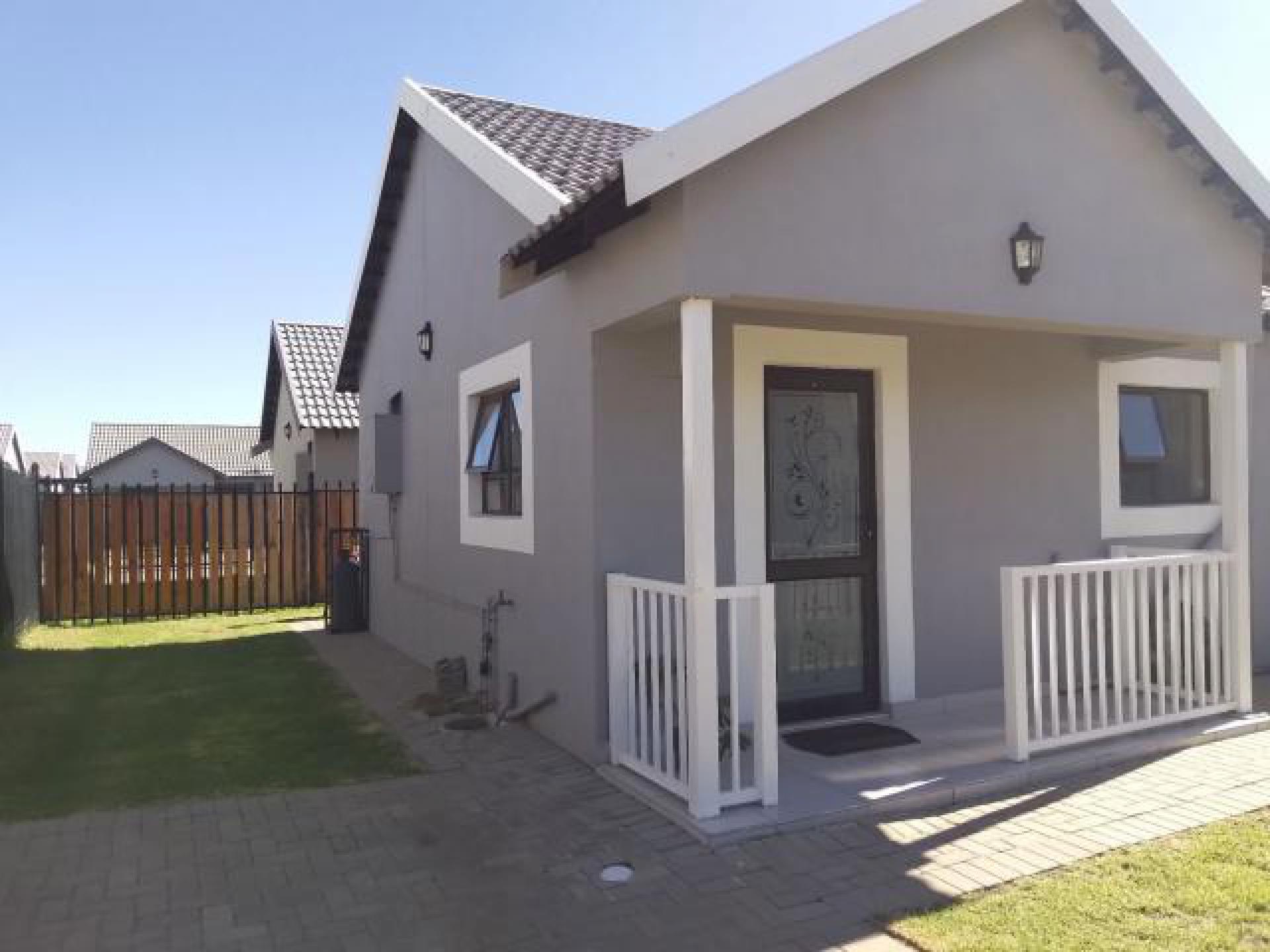 Front View of property in Heidedal