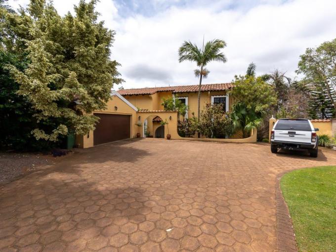 4 Bedroom House for Sale For Sale in Amanzimtoti  - MR660966