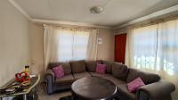 Lounges - 10 square meters of property in Delmore Park