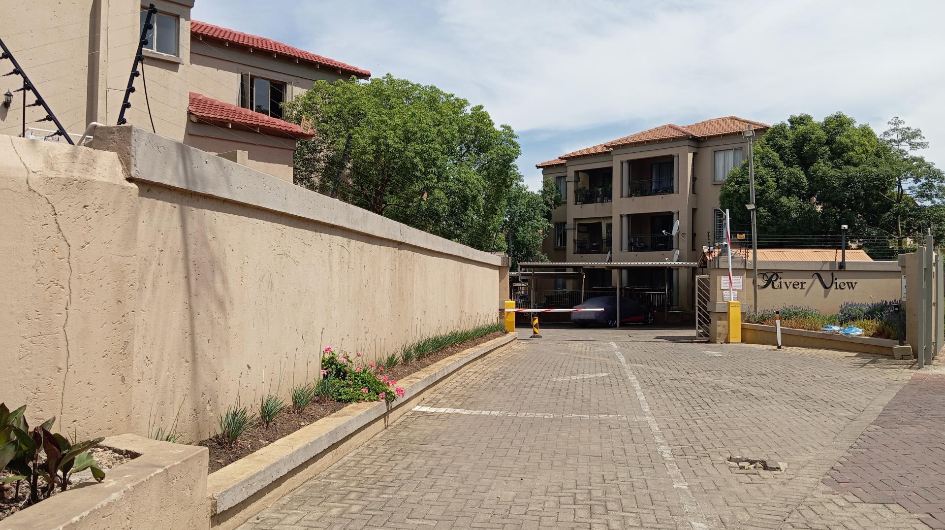 Front View of property in Weltevreden Park