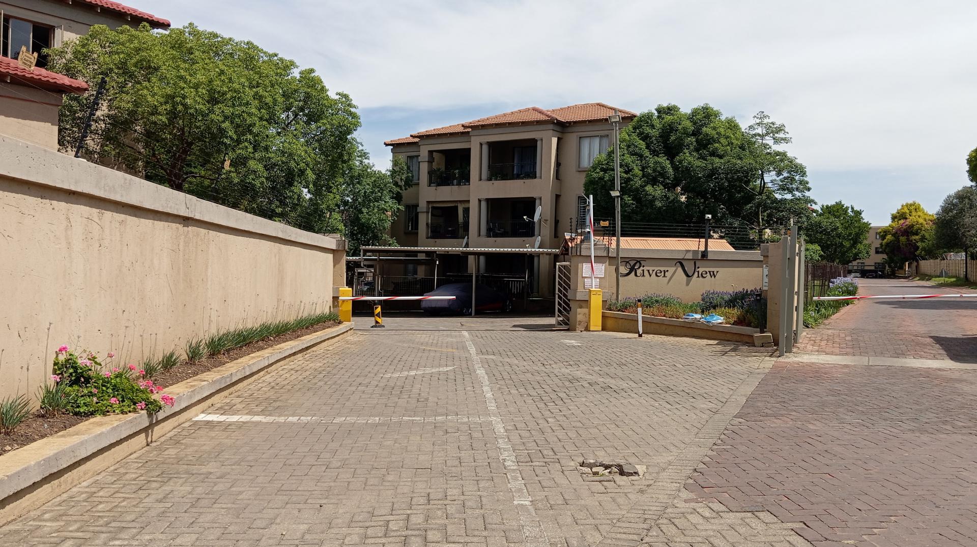 Front View of property in Weltevreden Park