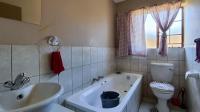 Bathroom 1 - 5 square meters of property in Vanderbijlpark