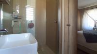 Main Bathroom - 3 square meters of property in Kameeldrift