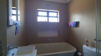 Bathroom 1 - 5 square meters of property in Kameeldrift