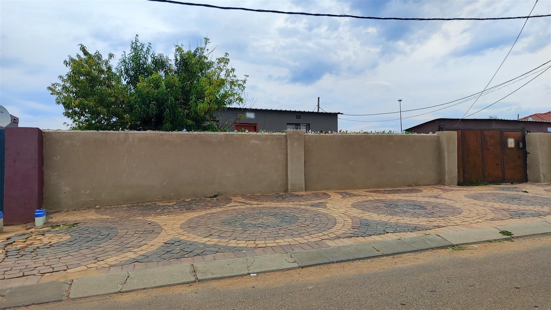 Front View of property in Kwa-Thema