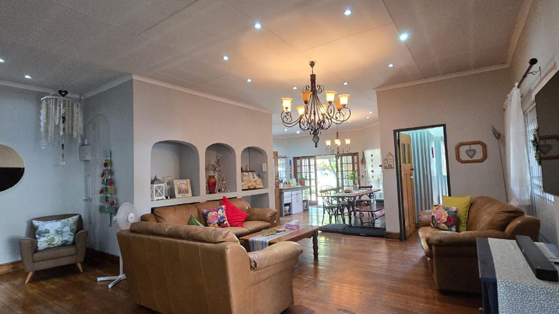 Lounges of property in Middelburg - MP