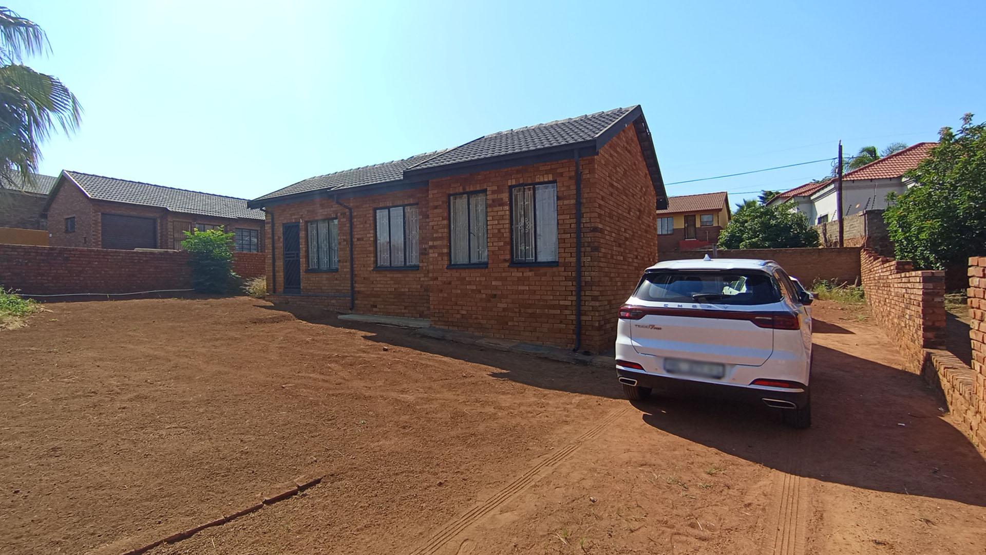 Front View of property in Soshanguve