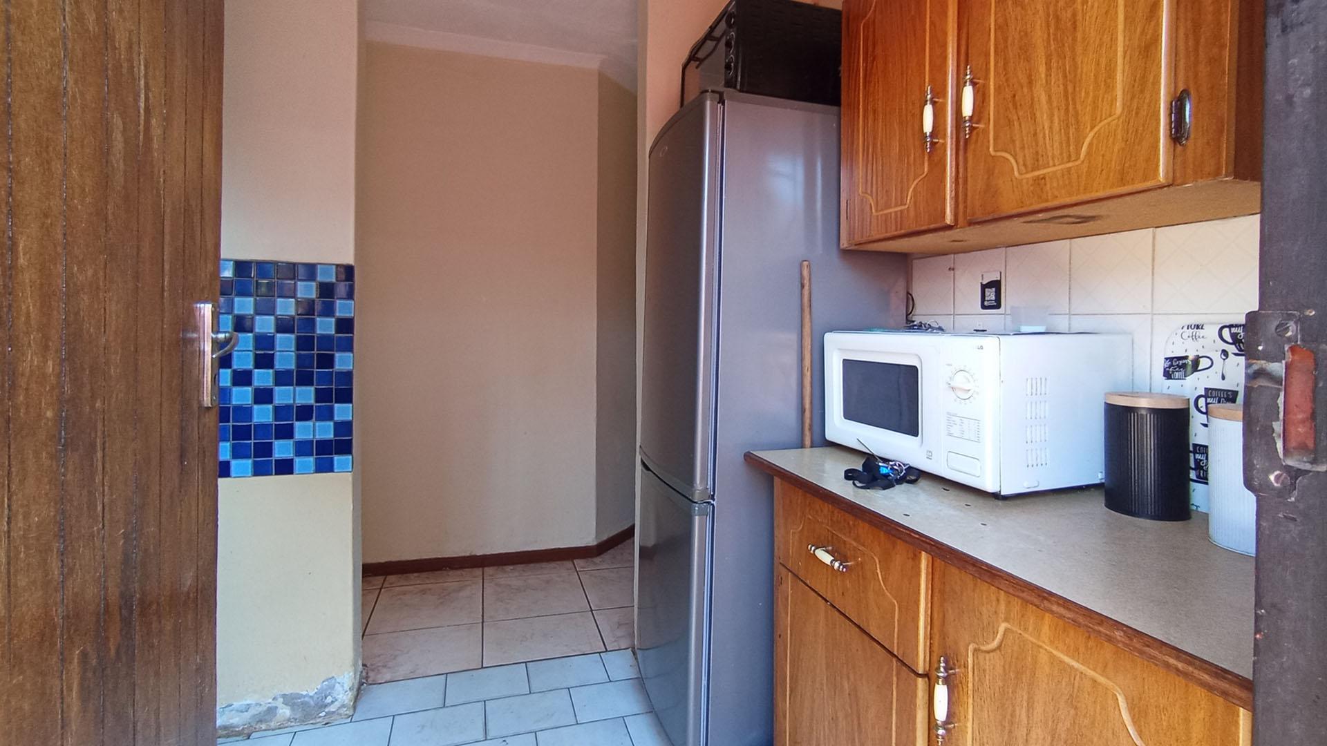 Kitchen - 6 square meters of property in Soshanguve