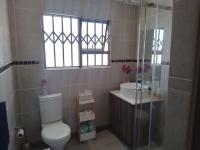 Main Bathroom of property in Heidedal