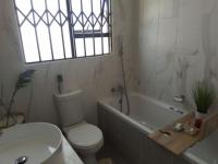 Bathroom 1 of property in Heidedal