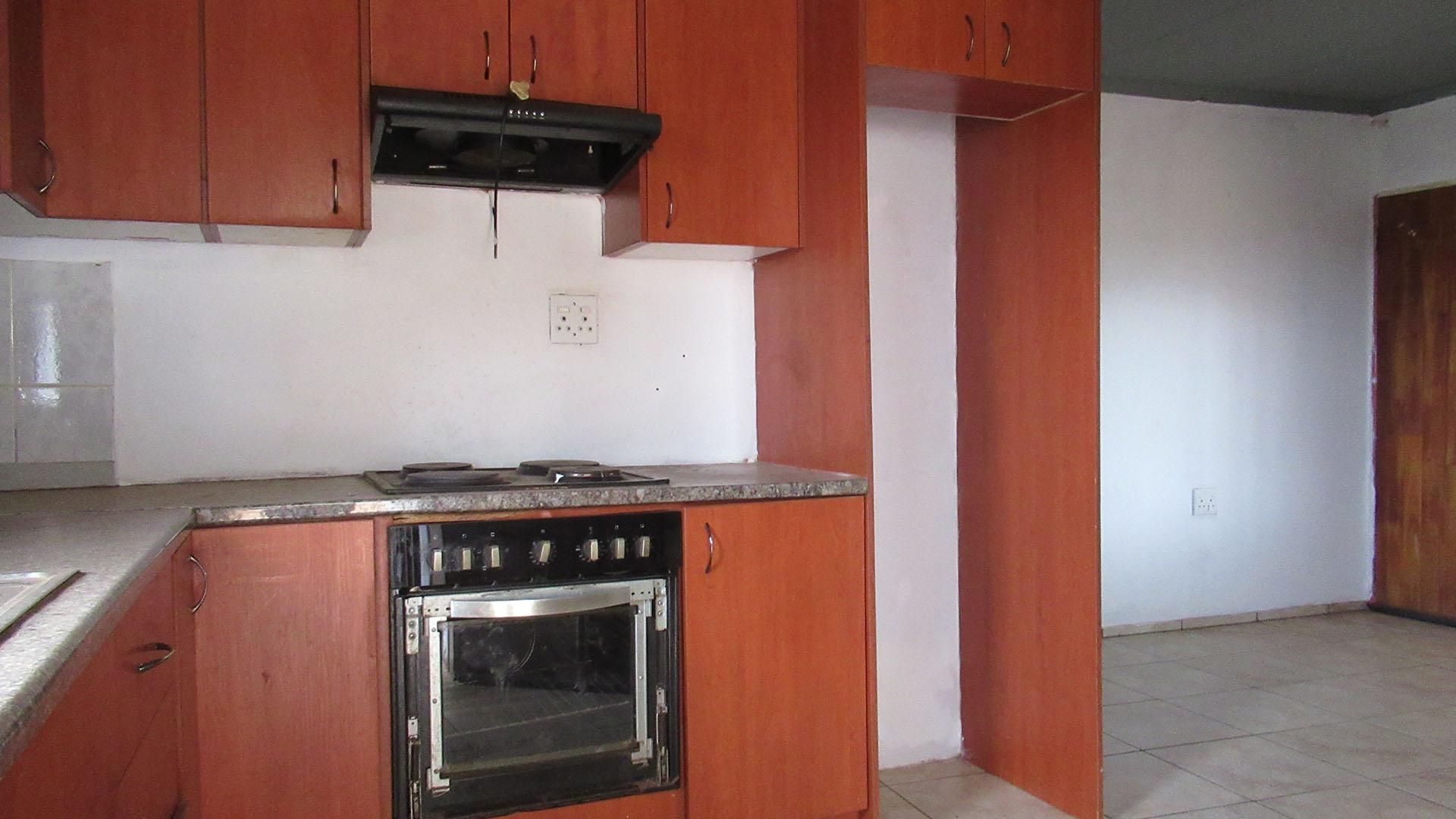 Kitchen - 8 square meters of property in Protea Glen