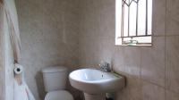 Main Bathroom - 3 square meters of property in Protea Glen