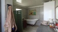 Main Bathroom - 11 square meters of property in Daspoort