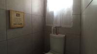 Main Bathroom - 11 square meters of property in Daspoort