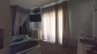 Main Bedroom - 31 square meters of property in Daspoort