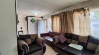 Lounges - 11 square meters of property in Birchleigh North