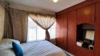 Main Bedroom - 13 square meters of property in Birchleigh North