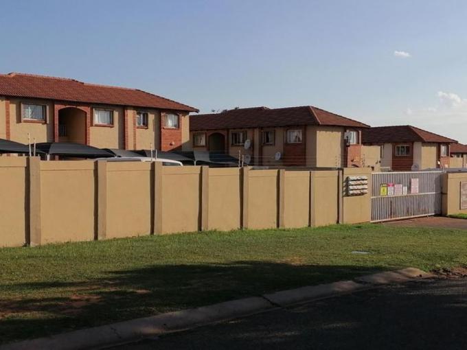 2 Bedroom Apartment for Sale For Sale in Rensburg - MR661571