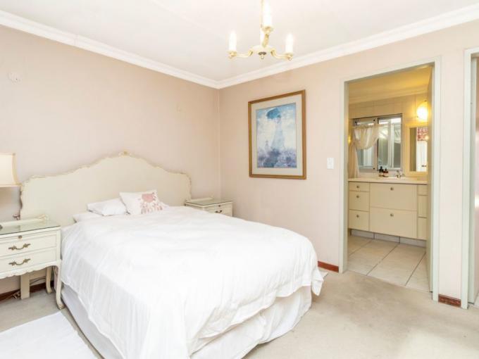 2 Bedroom Apartment for Sale For Sale in Bryanston - MR661602