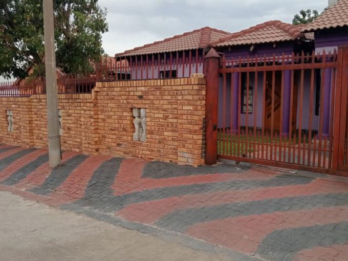 3 Bedroom House for Sale For Sale in Tlhabane West - MR661614