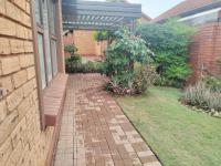 2 Bedroom 1 Bathroom Simplex to Rent for sale in Willow Park Manor