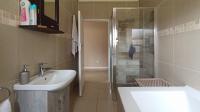 Bathroom 1 - 7 square meters of property in Savannah Country Estate