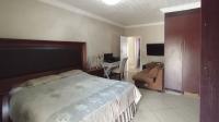 Main Bedroom - 32 square meters of property in Savannah Country Estate