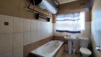 Bathroom 1 - 6 square meters of property in Cruywagenpark