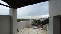 Balcony - 31 square meters of property in Douglasdale