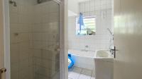 Bathroom 1 - 5 square meters of property in St Micheals on Sea