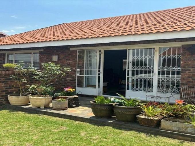 2 Bedroom Sectional Title for Sale For Sale in Riversdale - MR661680