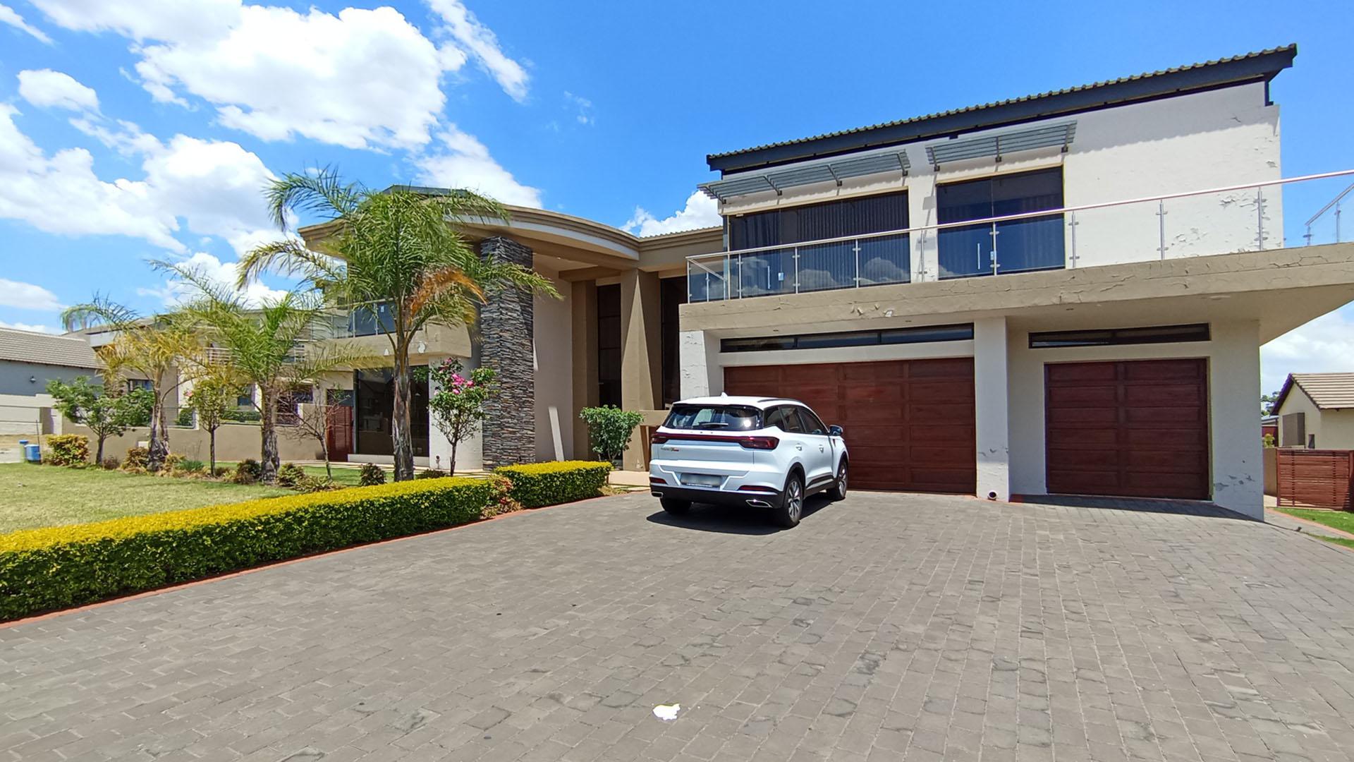 Front View of property in Copperleaf Golf and Country Estate