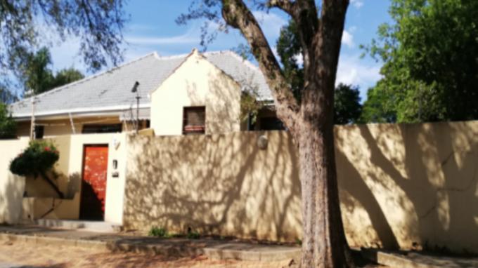 SA Home Loans Sale in Execution 3 Bedroom House for Sale in Highlands North - MR661768