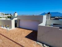  of property in Bloubergstrand